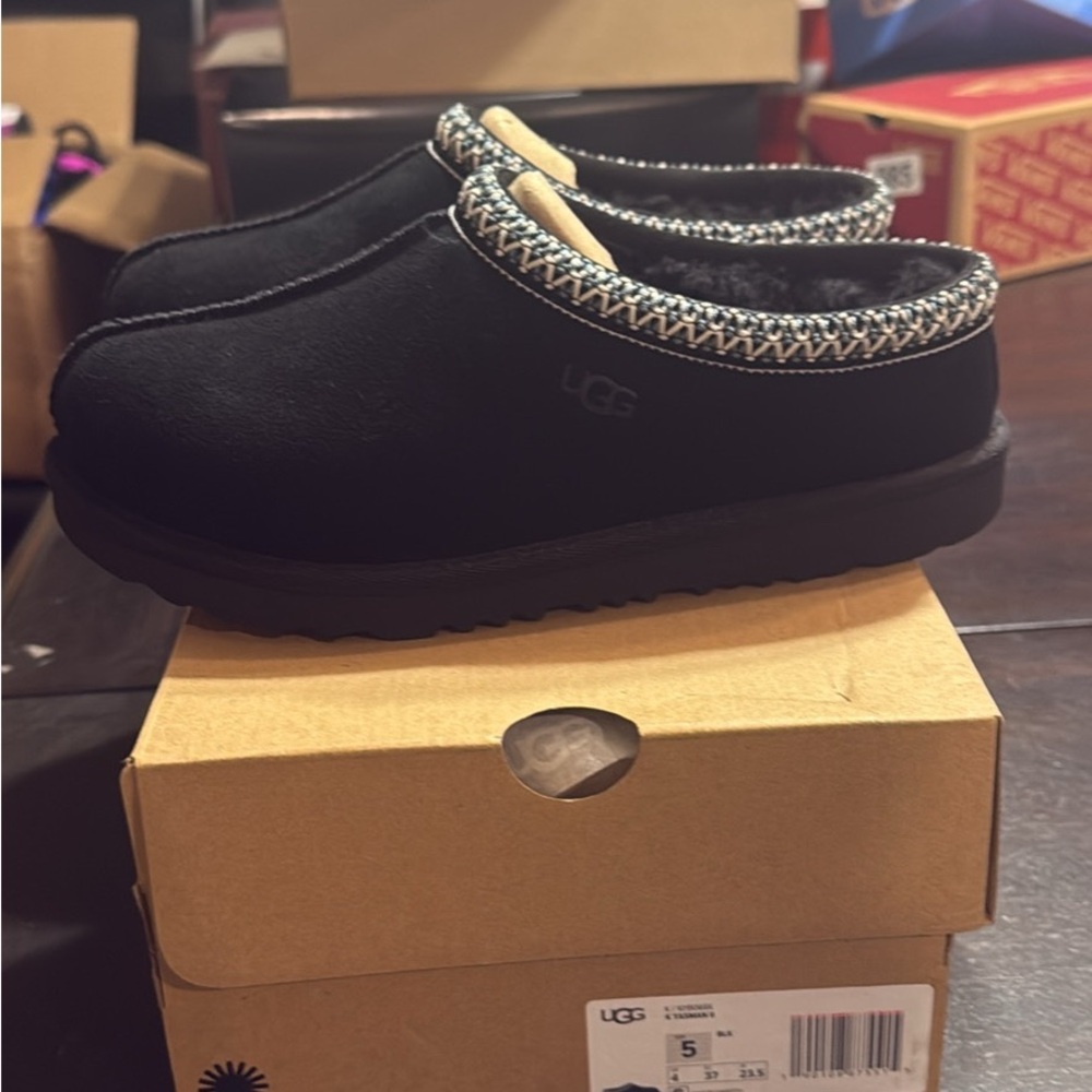 Brand UGG kids Tasman ll Black size 5y/6 women
